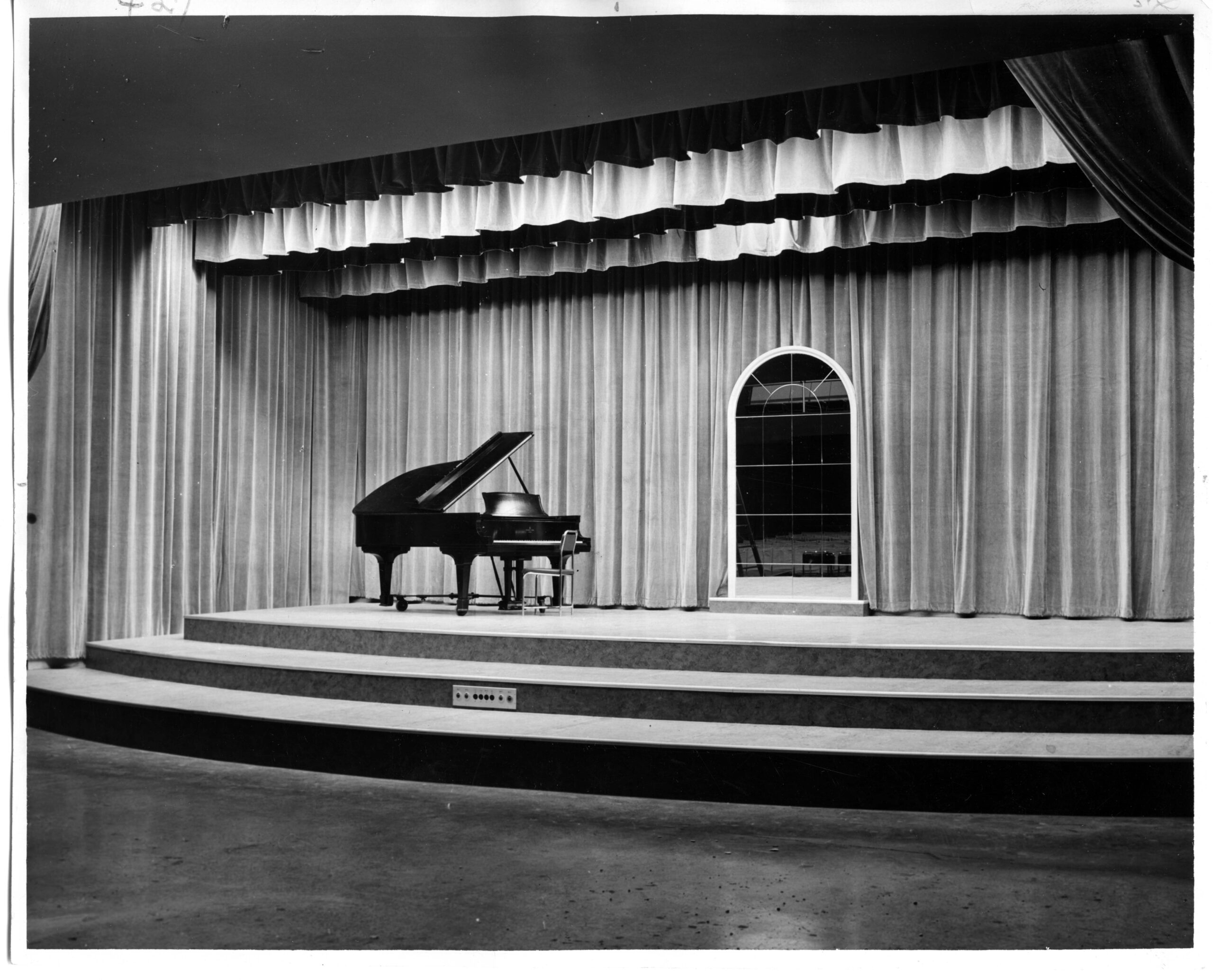 KMOX Mart Stage