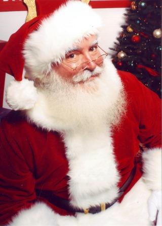 Mall Santa Uses Sign Language to Ask Little Girl What She Wants for Christmas (Video)