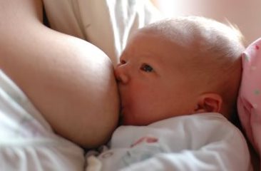 Policewoman saves the life of abandoned newborn baby found in Colombian forest by breastfeeding her  (Video)!
