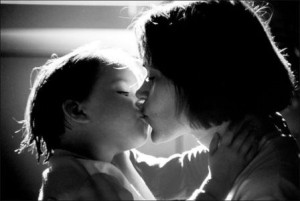 Doctor warns parents not to kiss children on lips, claiming it is ‘sexual’ and ‘confusing’