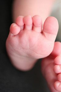 Father shares photo of daughter’s toe