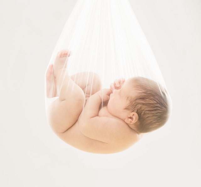 Breathtaking Childbirth Photo Is Banned From Facebook but Sexy Mom Shots Can Stay