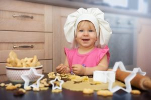 8 Awesomely Lazy Ways to Entertain Your Kids & Do Nothing at the Same Time
