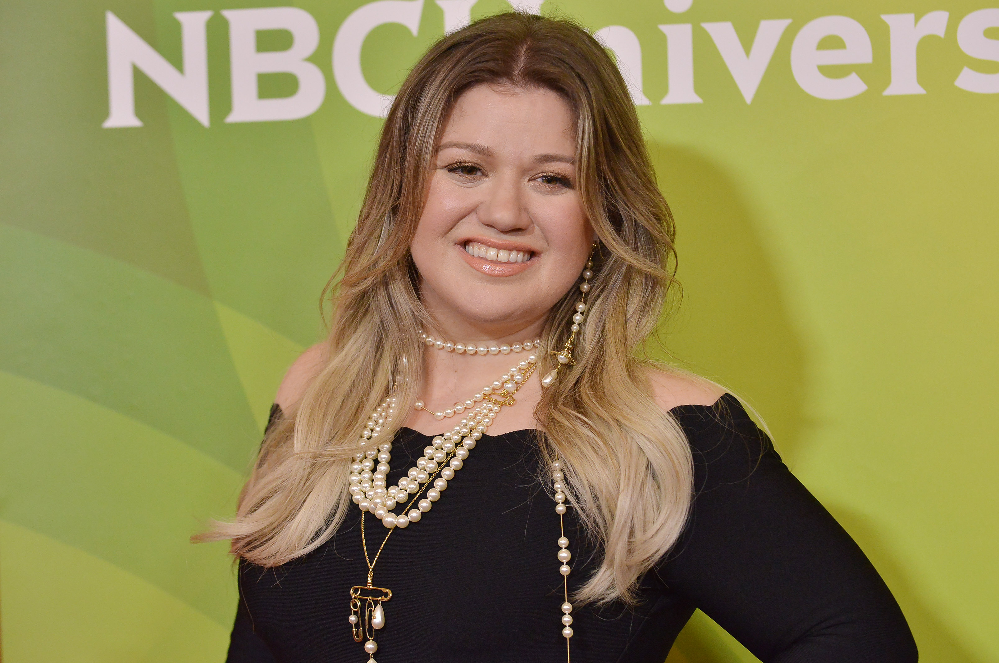 Hoda Kotb Cries Over Kelly Clarkson’s Song Inspired by Her Children’s Book (Video)