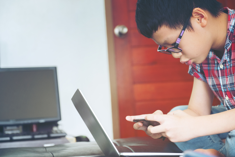 Most Parents Admit They Snoop On Their Kids’ Phones