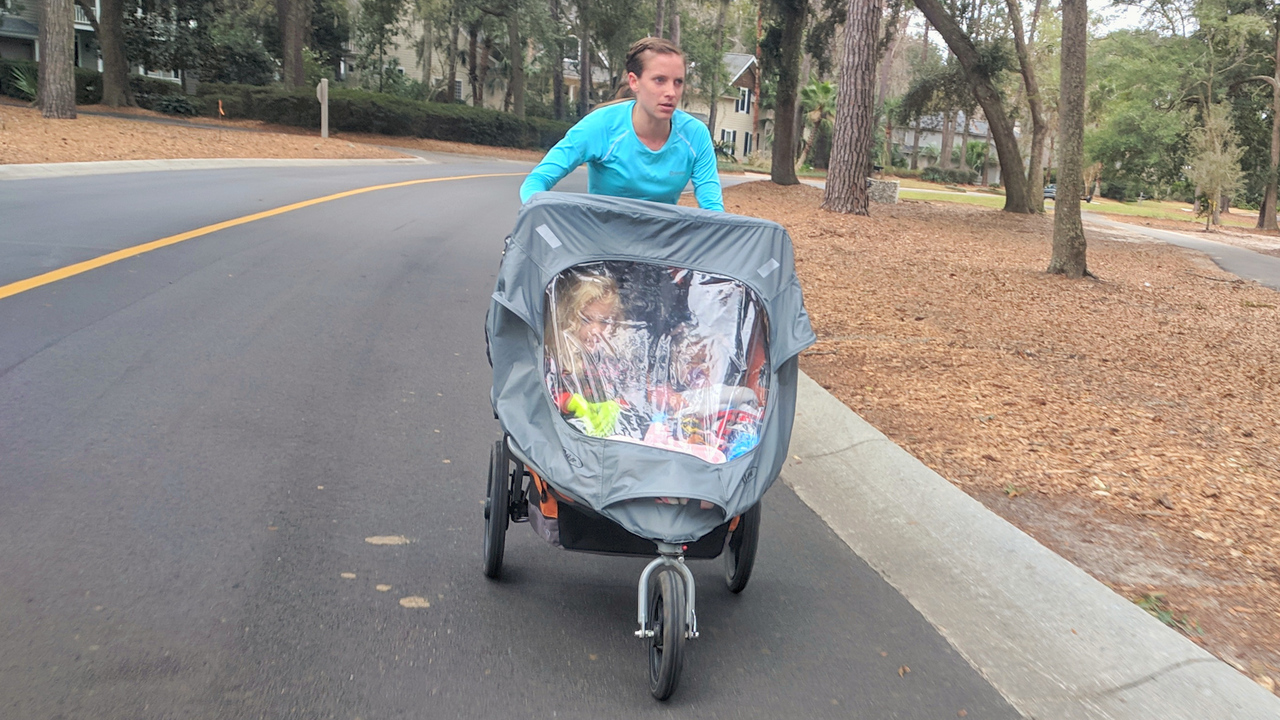 Moms tries to break record of fastest 10k with a stroller